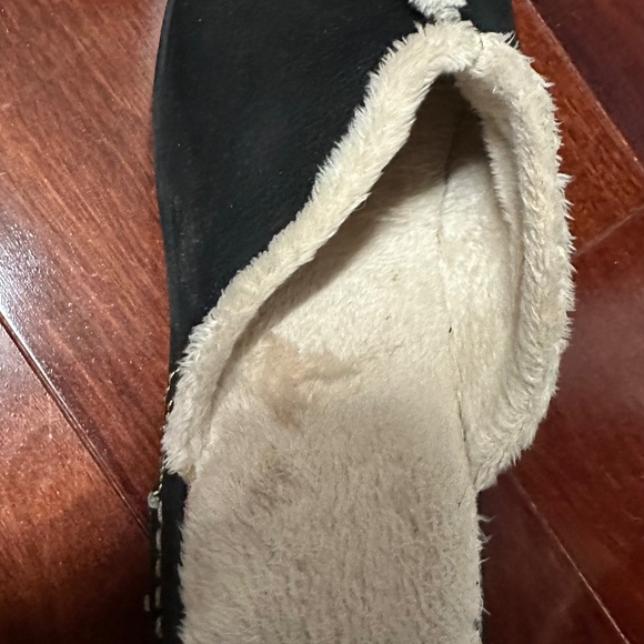 White Mountain Ladies Clogs Black Suede and White Fur Lined Shoes Size 7 EUC - Picture 6 of 13